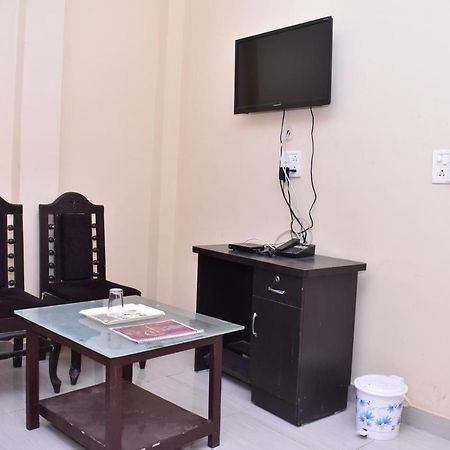Hotel International & Restaurant Amethi Экстерьер фото