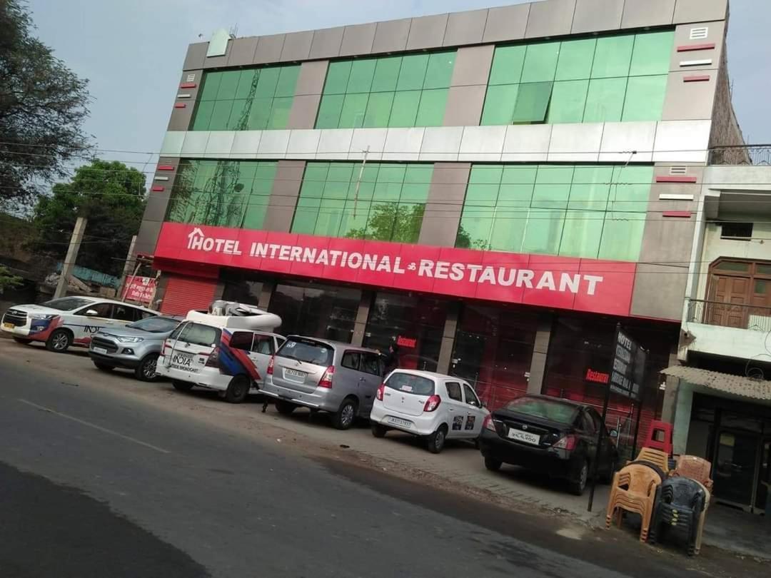 Hotel International & Restaurant Amethi Экстерьер фото