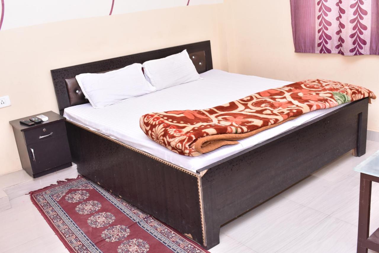 Hotel International & Restaurant Amethi Экстерьер фото